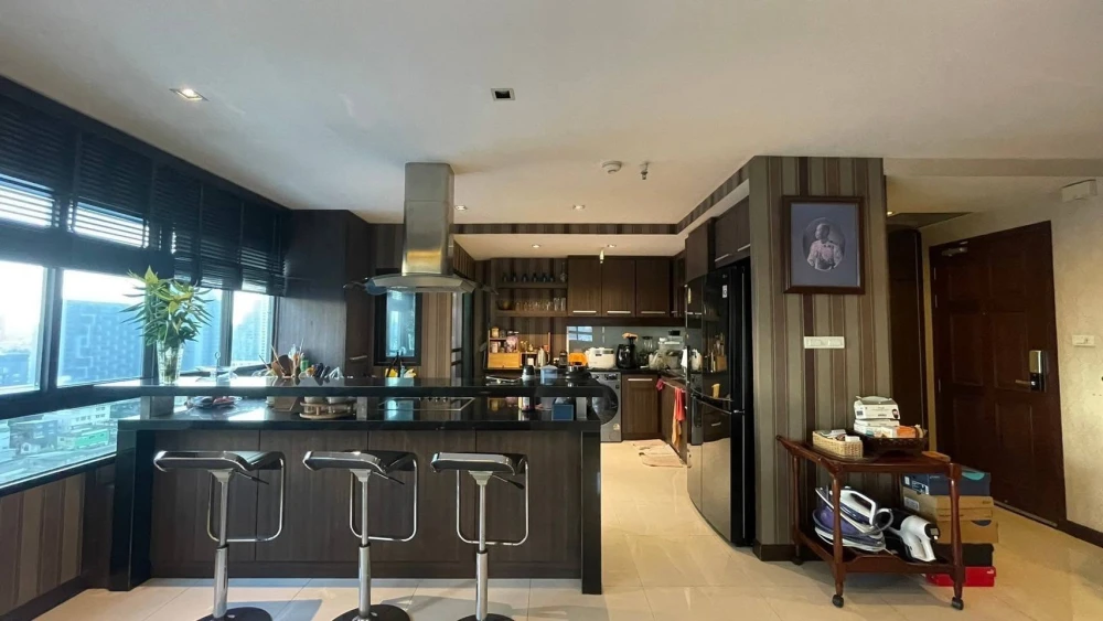 ขาย Lumpini Ville Phahol-Sutthisarn ห้องกว้างมาก มี 3 นอน 3 น้ำ  พร้อมเฟอร์บิวท์อิน รีบจองเลย