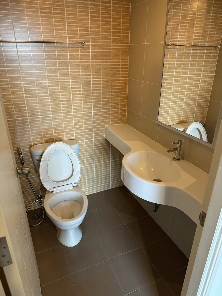 ขาย  Lumpini Ville Prachachuen-Pongpetch 2 ห้องชั้นสูงน่าอยู่ ห้องเปล่าโล่ง ลมดี จองเลย