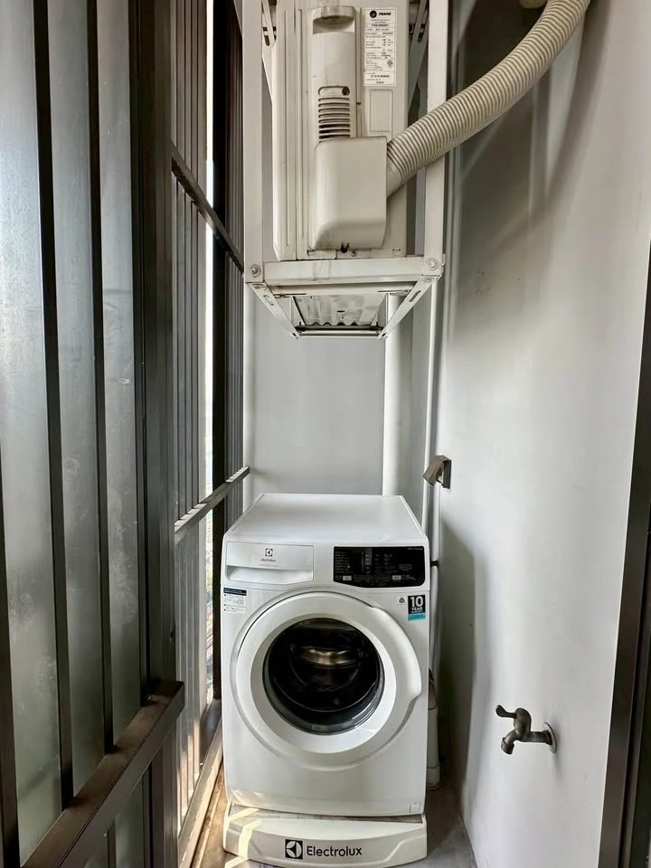 ขาย M Jatujak ห้องอยู่ชั้น 31 สูงมากๆ ติดวอลเปเปอร์ทั้งห้อง ตกแต่งครบครัน มาแต่ตัวเข้าอยู่ได้เลย