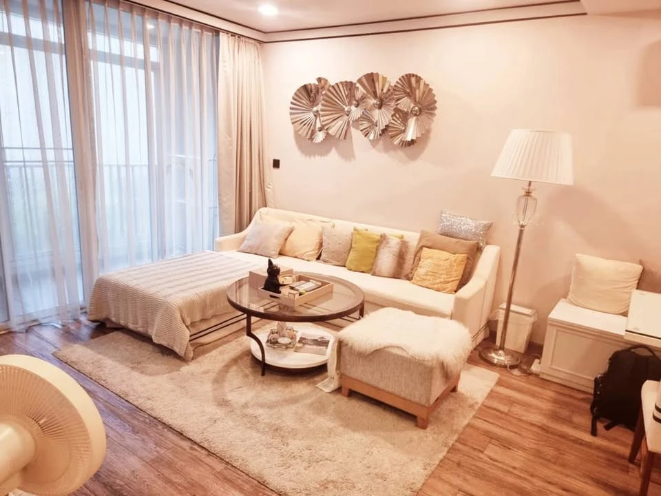 ขาย Maestro 01 Sathorn-Yenakat ห้องสวย กว้างขวางอยู่สบาย สิ่งอำนวยความสะดวกครบ หิ้วกระเป๋ามาใบเดียวอยู่ได้เลย