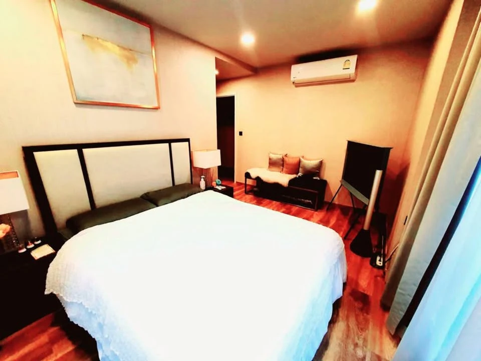 ขาย Maestro 01 Sathorn-Yenakat ห้องสวย กว้างขวางอยู่สบาย สิ่งอำนวยความสะดวกครบ หิ้วกระเป๋ามาใบเดียวอยู่ได้เลย