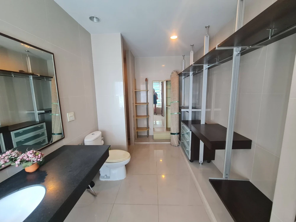 ขาย Noble Ora ชั้น 12 มาพร้อมเฟอร์และเครื่องใช้ไฟฟ้าที่ครบครัน ซื้อเลย ด่วนๆ