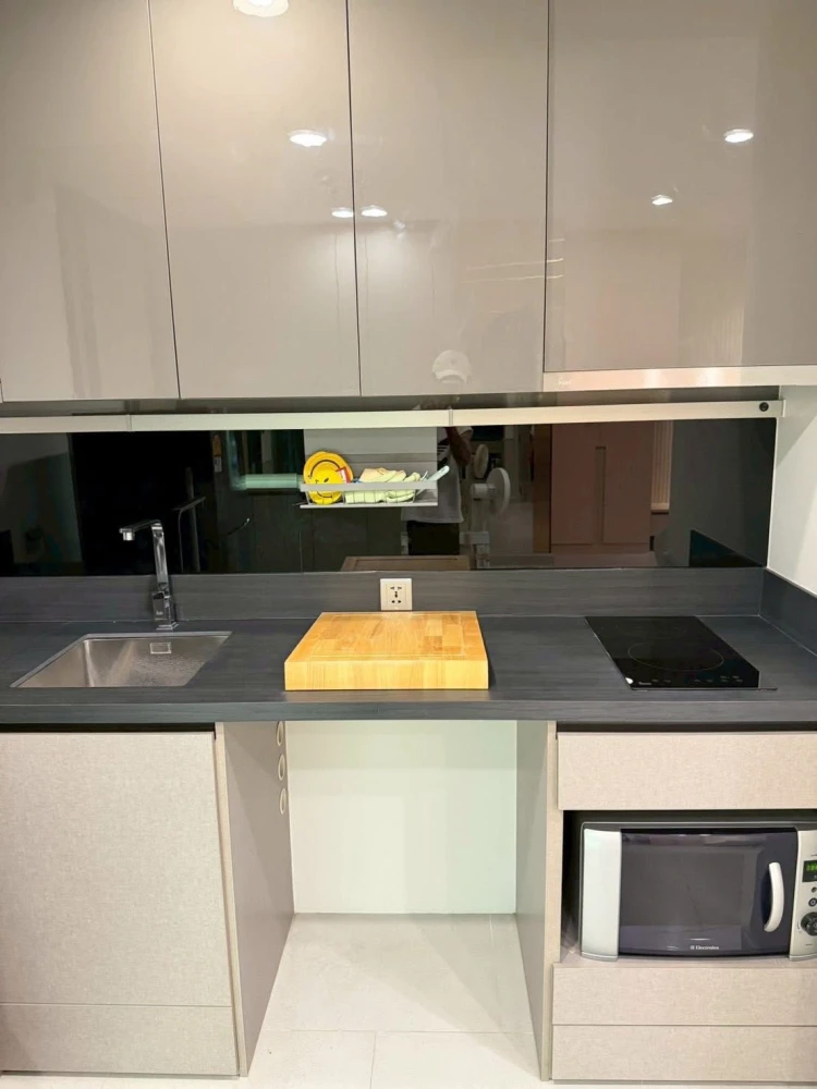 ขาย Oka Haus Sukhumvit 36 1 ห้องนอน 1 ห้องน้ำ ห้องกว้างพื้นที่ใช้สอยเยอะ เฟอร์ครบครัน จองเลย