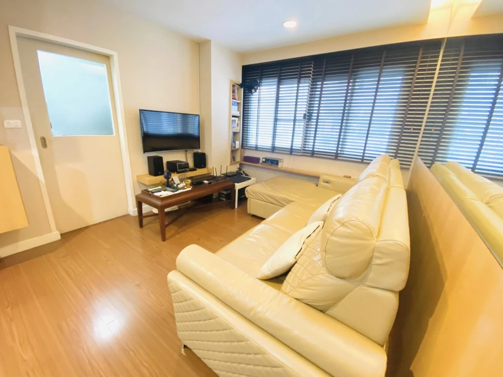 ขาย One X Sathorn-Narathiwat ห้องพร้อมอยู่ กว้างขวาง มาพร้อมระเบียง จองเลยห้ามพลาด!!!