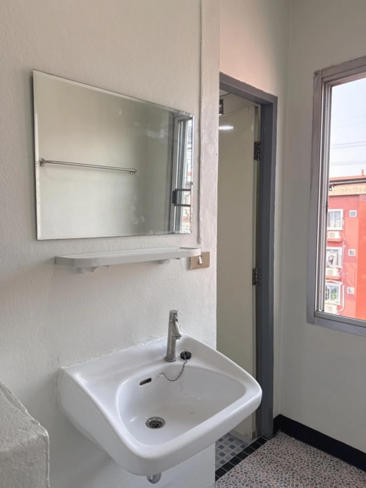 ขาย Pattanakarn Life Complex ชั้น 10 ราคาดี น่าอยู่ สนใจเป็นเจ้าของ รีบจองเลย