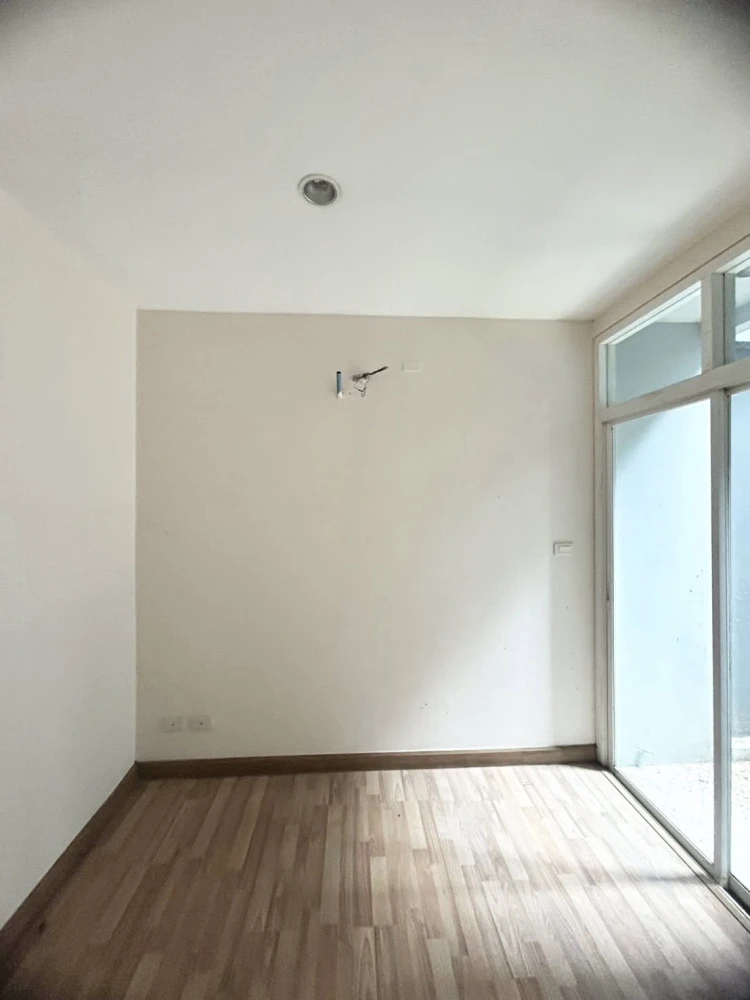 ขาย PG RAMA 9 Condominium ห้องเปล่า สะอาด โปร่งโล่ง สามารถแต่งห้องได้ตามใจชอบ คนชอบแต่งห้องห้ามพลาด