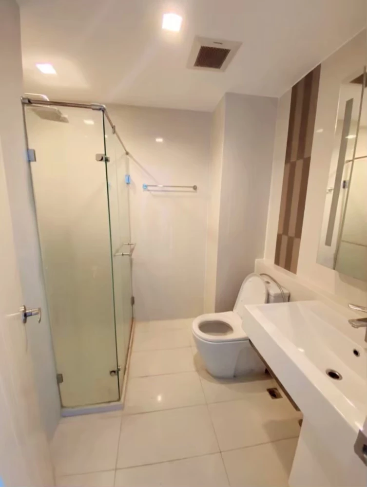 ขาย Q House Sukhumvit 79 1 ห้องนอน 1 ห้องน้ำ มาพร้อมเฟอร์ครบครัน ติดวอลเปเปอร์อย่างดี จองด่วน