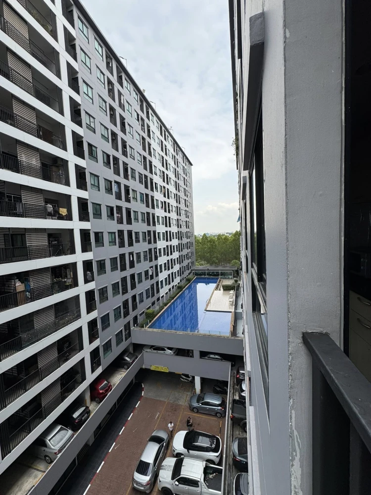 ขาย Regent Home 15 แจ้งวัฒนะ ห้องสตูดิโอ ห้องไม่ร้อนเลย กลางวันเปิดแค่พัดลมก็เย็น ระเบียงวิวสระว่ายน้ำ รีบจองเลย