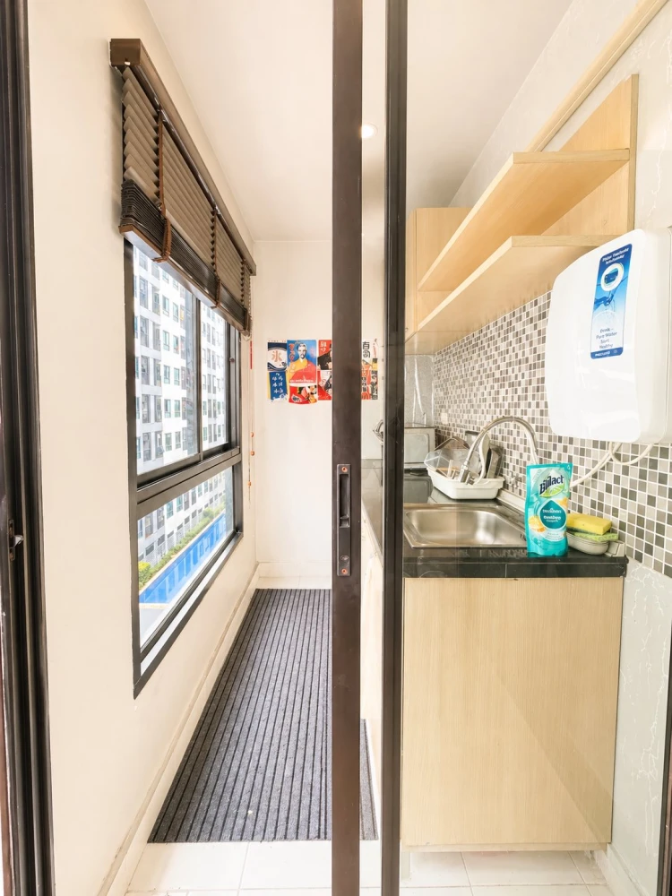 ขาย Regent Home 15 แจ้งวัฒนะ ห้องสตูดิโอ ห้องไม่ร้อนเลย กลางวันเปิดแค่พัดลมก็เย็น ระเบียงวิวสระว่ายน้ำ รีบจองเลย