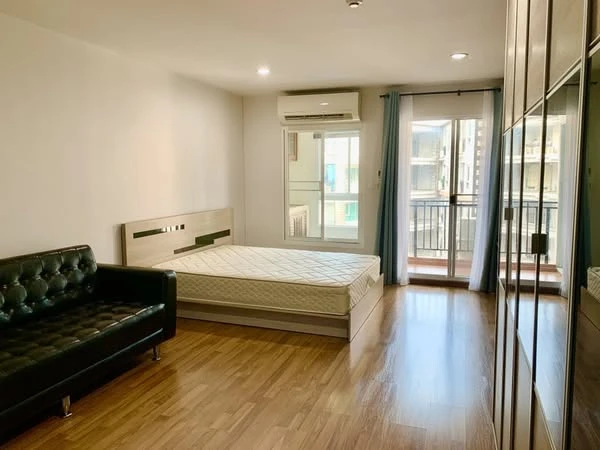 ขาย Regent Home 22 Sukhumvit 85 ห้องน่าอยู่ ทำเลดี มาพร้อมโซฟาตัวใหญ่น่านั่ง จองด่วน