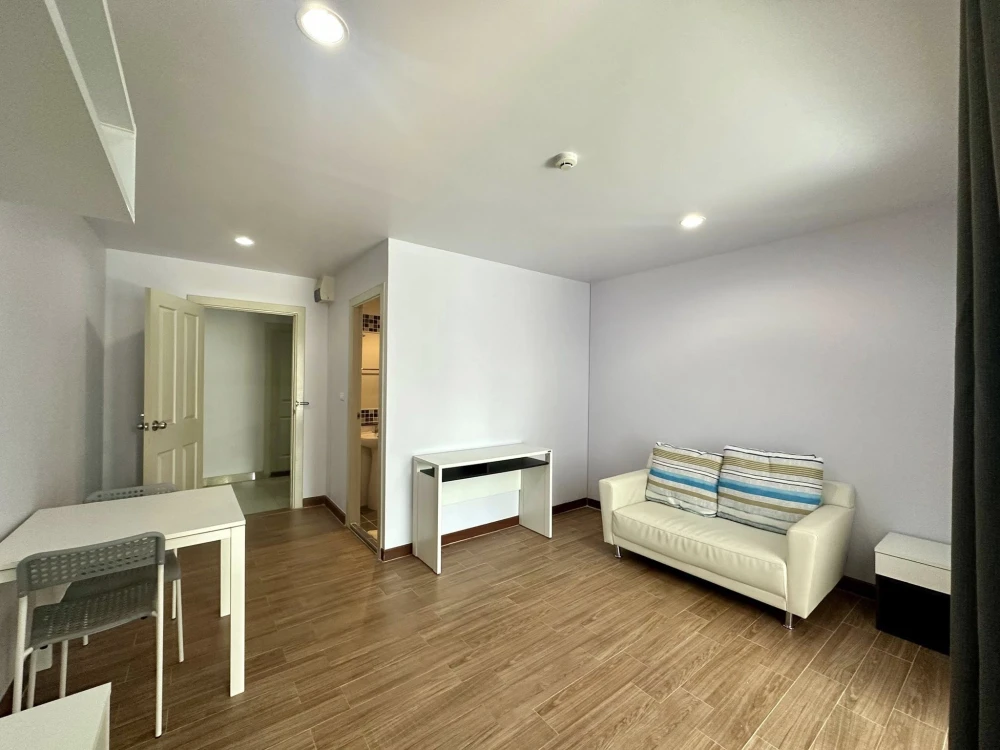 ขาย Regent Home 25 Tiwanon 1 ห้องนอน 1 ห้องน้ำ มาพร้อมเฟอร์นิเจอร์ครบครัน หิ้วกระเป๋าเข้าอยู่ได้เลยจ้า