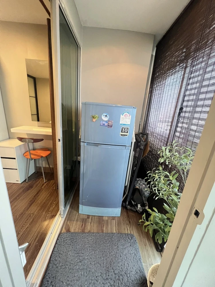 ขาย Regent Home 6 Prachachuen ห้องน่าอยู่ เฟอร์ครบครัน มาพร้อมโซฟาตัวใหญ่สีแดงน่านั่ง วิวโล่ง จองเลย