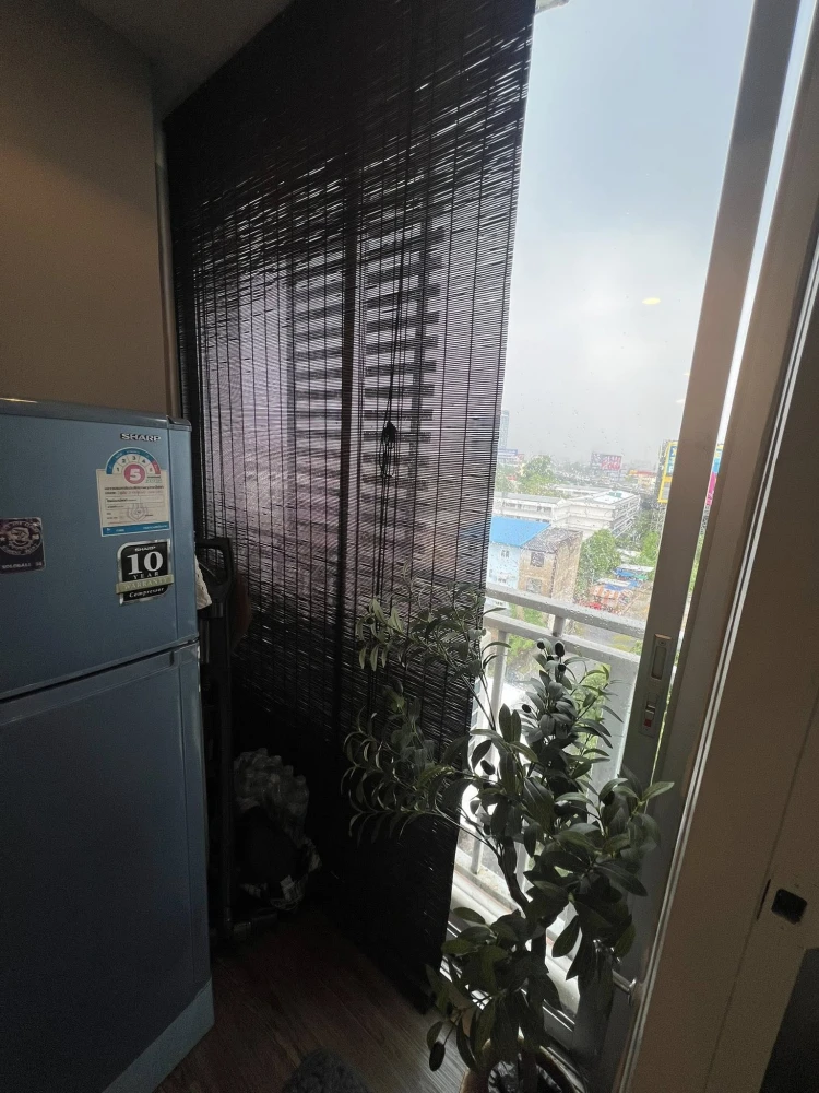 ขาย Regent Home 6 Prachachuen ห้องน่าอยู่ เฟอร์ครบครัน มาพร้อมโซฟาตัวใหญ่สีแดงน่านั่ง วิวโล่ง จองเลย