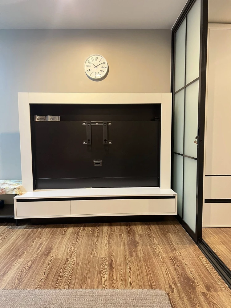 ขาย Regent Home 6 Prachachuen ห้องน่าอยู่ เฟอร์ครบครัน มาพร้อมโซฟาตัวใหญ่สีแดงน่านั่ง วิวโล่ง จองเลย