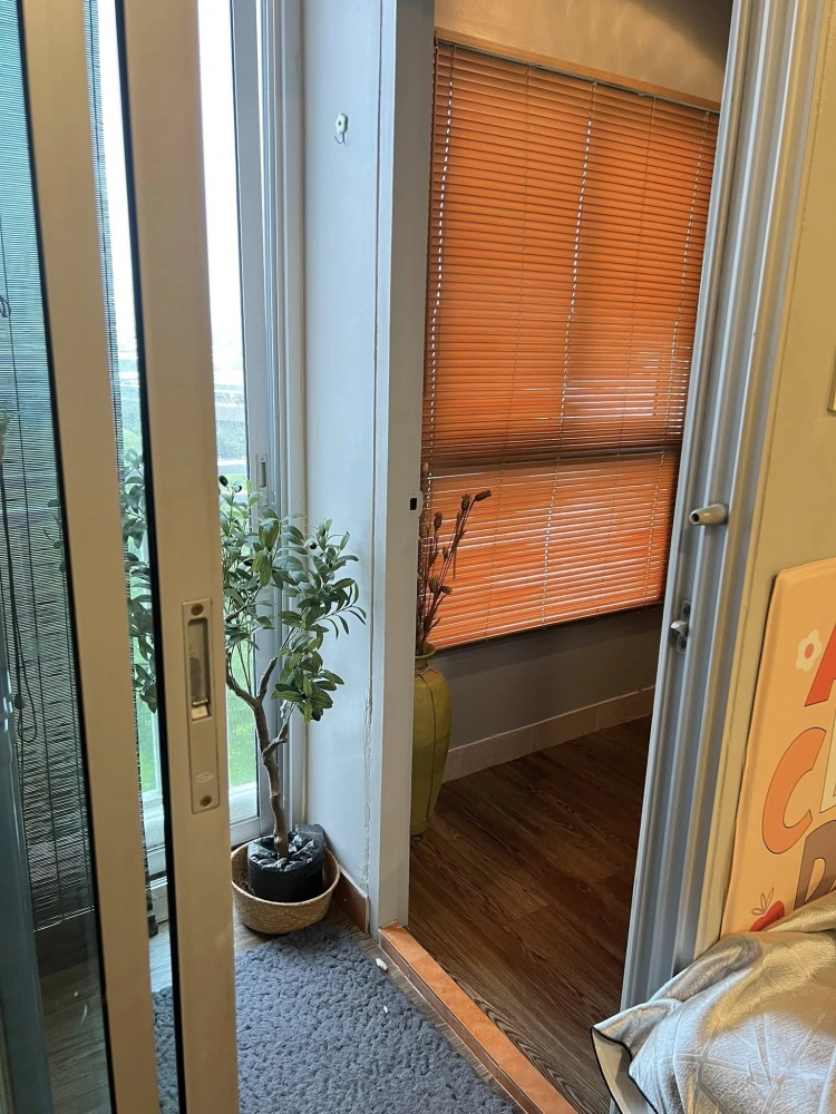 ขาย Regent Home 6 Prachachuen ห้องน่าอยู่ เฟอร์ครบครัน มาพร้อมโซฟาตัวใหญ่สีแดงน่านั่ง วิวโล่ง จองเลย