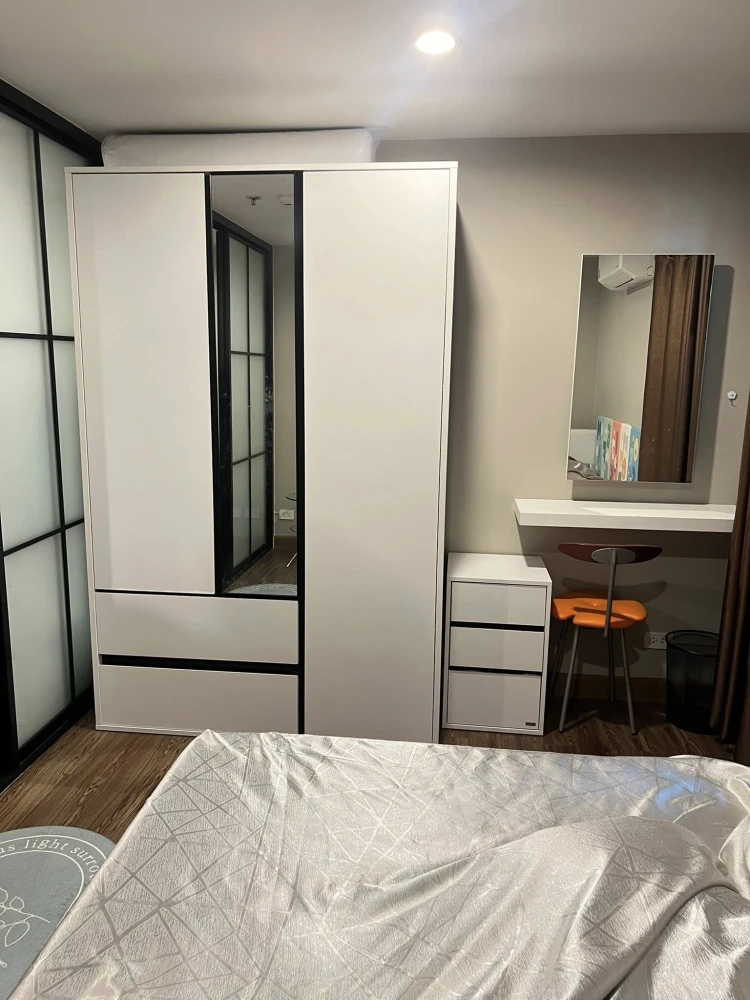 ขาย Regent Home 6 Prachachuen ห้องน่าอยู่ เฟอร์ครบครัน มาพร้อมโซฟาตัวใหญ่สีแดงน่านั่ง วิวโล่ง จองเลย