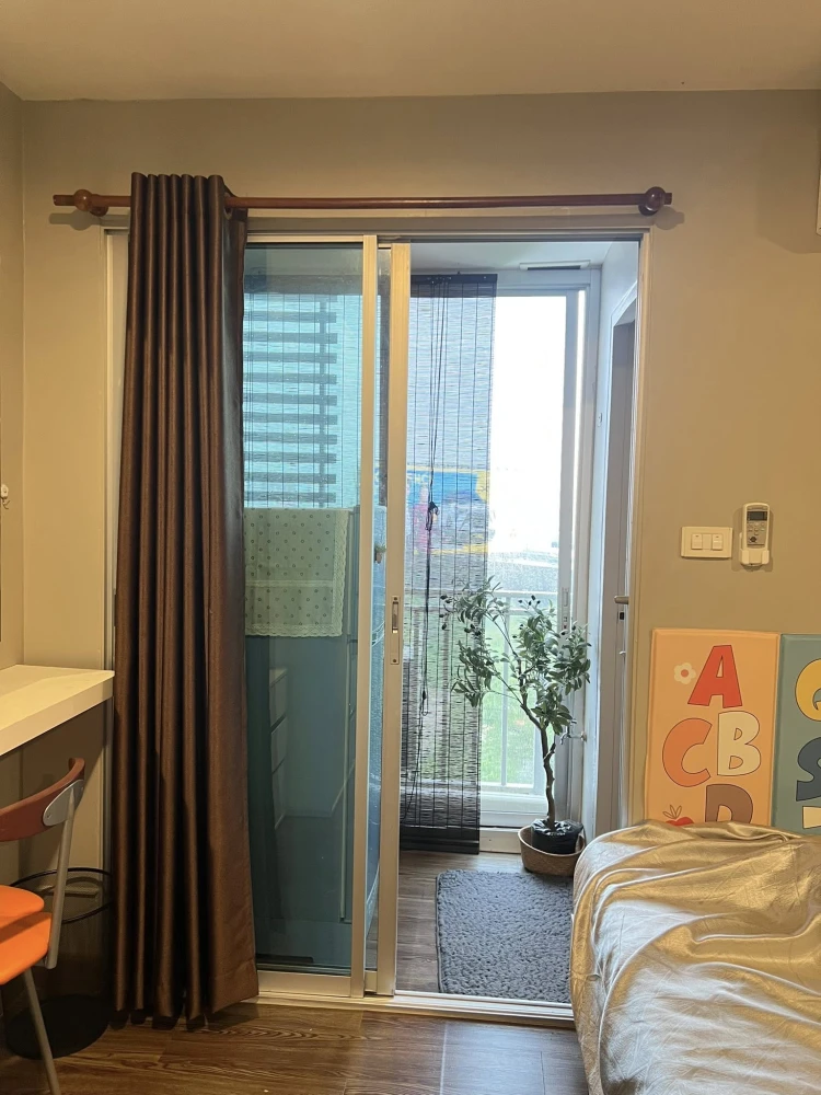 ขาย Regent Home 6 Prachachuen ห้องน่าอยู่ เฟอร์ครบครัน มาพร้อมโซฟาตัวใหญ่สีแดงน่านั่ง วิวโล่ง จองเลย