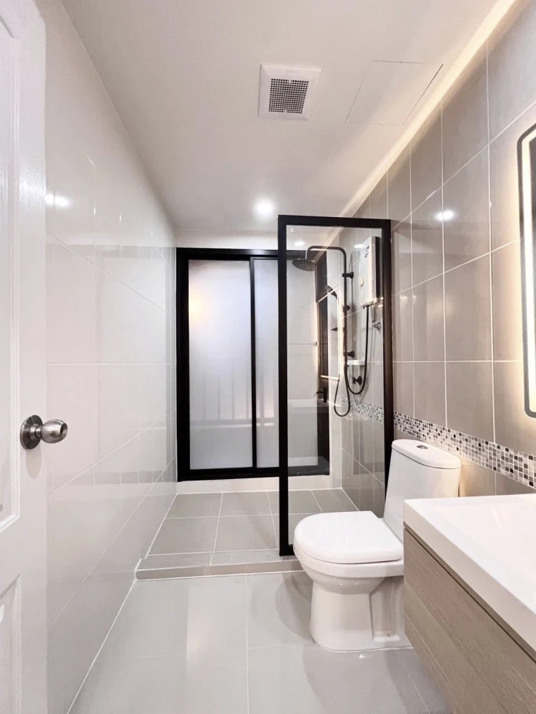 ขาย S1 พระราม 9 ห้องตกแต่งสวยมาเวอร์  แถมพร๊อพและเครื่องใช้ไฟฟ้าทุกชิ้นตามรูป รีบจับจองเลยจ้า