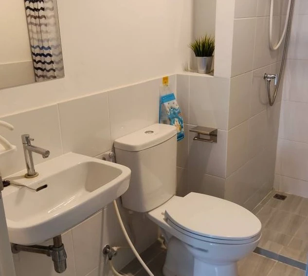 ขาย Sena Kith Chalong Krung-Ladkrabang ห้องพร้อมอยู่ สิ่งอำนวยความสะดวกพร้อม มาแต่ตัวเข้าอยู่ได้เลย จองเลยห้ามพลาด!!!