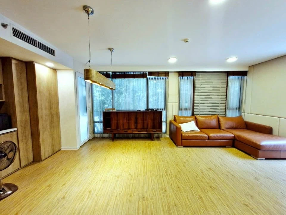ขาย Siamese Surawong ห้อง duplex 2 ชั้น 3 ห้องนอน 3 ห้องน้ำ ห้องหัวมุม พร้อมเฟอร์ รีบคว้าไว้เลย