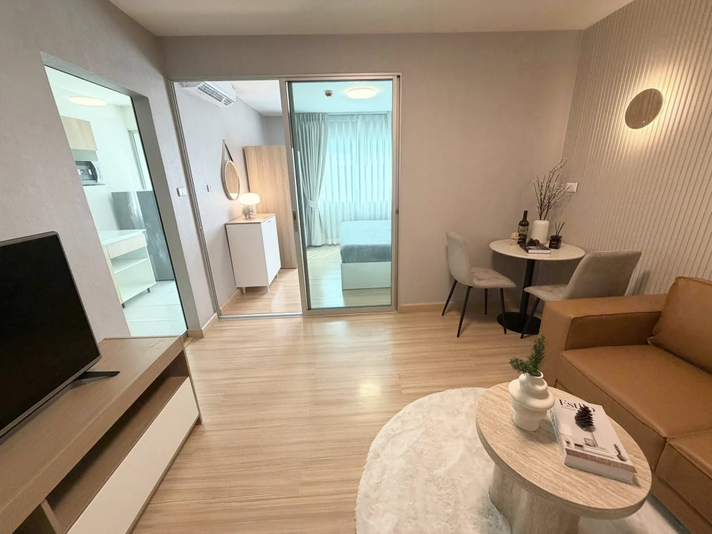 ขาย Smart Watcharapol ตึก B ติดถนนใหญ่ ชั้น 4 สไตล์โมเดริ์นมินิมอล ติดวอล์เปเปอร์ทั้งห้องสวยมาก ต้องจอง