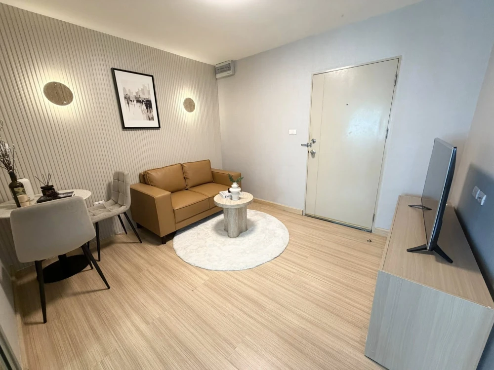 ขาย Smart Watcharapol ตึก B ติดถนนใหญ่ ชั้น 4 สไตล์โมเดริ์นมินิมอล ติดวอล์เปเปอร์ทั้งห้องสวยมาก ต้องจอง