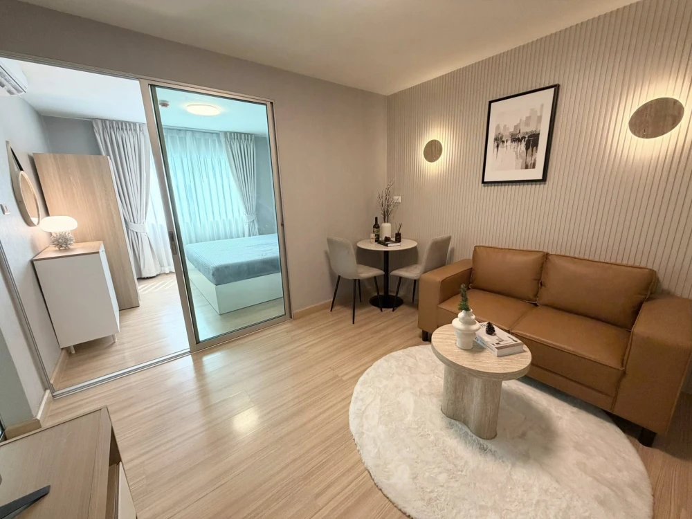 ขาย Smart Watcharapol ตึก B ติดถนนใหญ่ ชั้น 4 สไตล์โมเดริ์นมินิมอล ติดวอล์เปเปอร์ทั้งห้องสวยมาก ต้องจอง