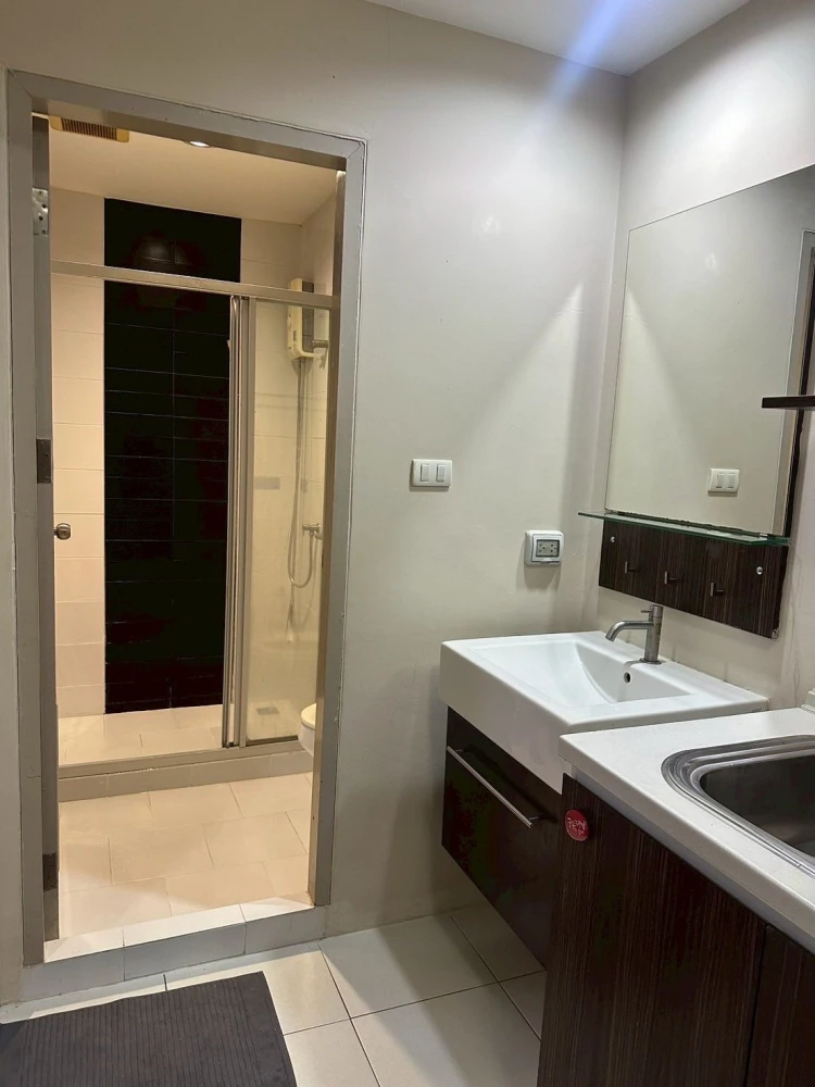 ขาย Smart Watcharapol ห้องพร้อมอยู่ เฟอร์พร้อม กว้างขวางน่าอยู่ จองเลย