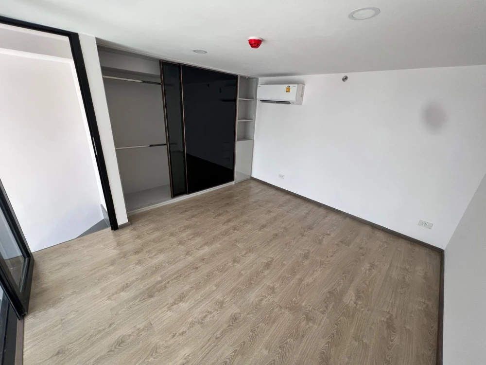 ขาย SOHO BANGKOK RATCHADA ชั้น 21 วิวเมืองสวยเริ่ด เฟอร์นิเจอร์+เครื่องใช้ไฟฟ้าครบเซต จองก่อนได้ก่อน