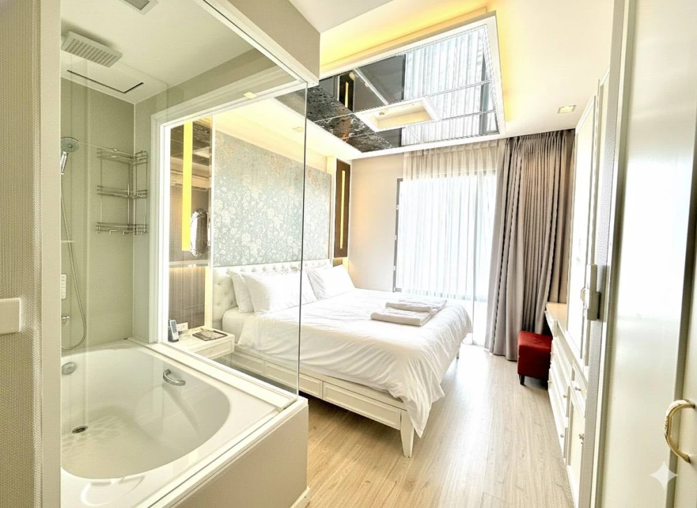 ขาย Star View พื้นที่ใช้สอยเยอะ ตกแต่งคุมโทน ติดวอลเปเปอร์อย่างดี มีลิฟท์ส่วนตัวถีงห้อง จองเลย