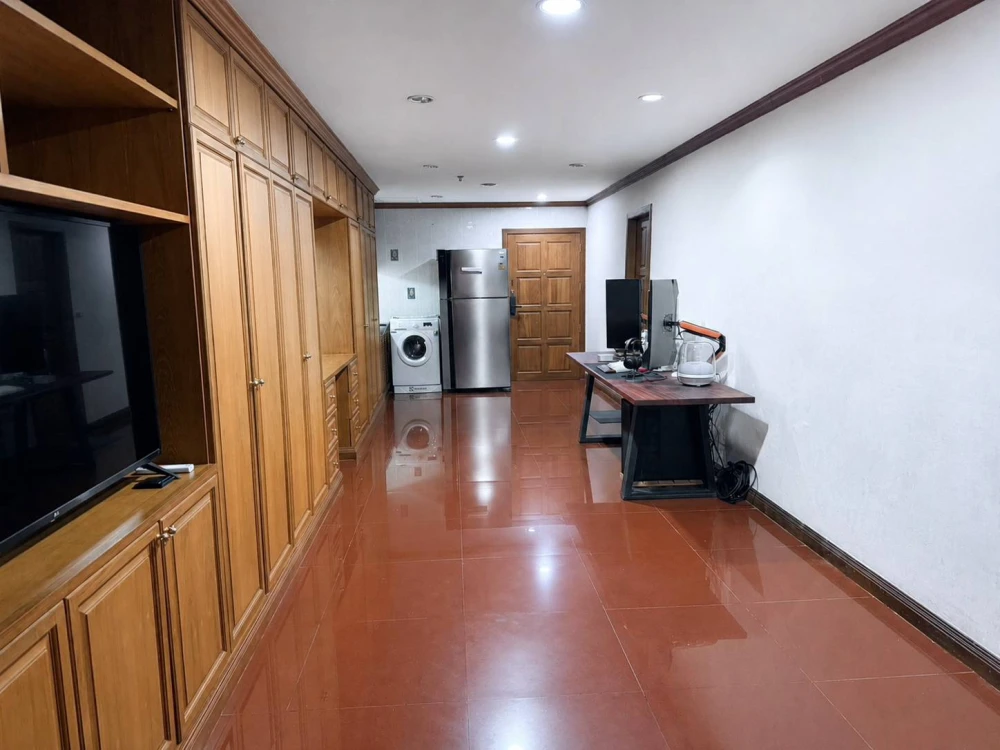 ขาย State Tower Condominium ชั้น 46 วิวเมืองสวยมาก ห้องสวย บรรยากาศส่วนตัว น่าอยู่ เฟอร์บิวท์อินจัดเต็ม ห้ามพลาด