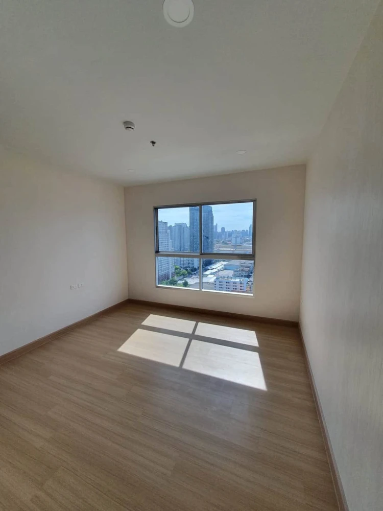 Selling Supalai Park Talat Phlu Station, 6th floor, unfurnished unit. Great price! Book now!
