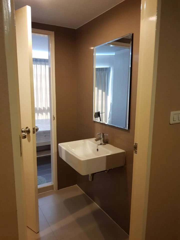 ขาย Swift Condo ห้องกว้างพร้อมอยู่ เฟอร์พร้อม จองเลย