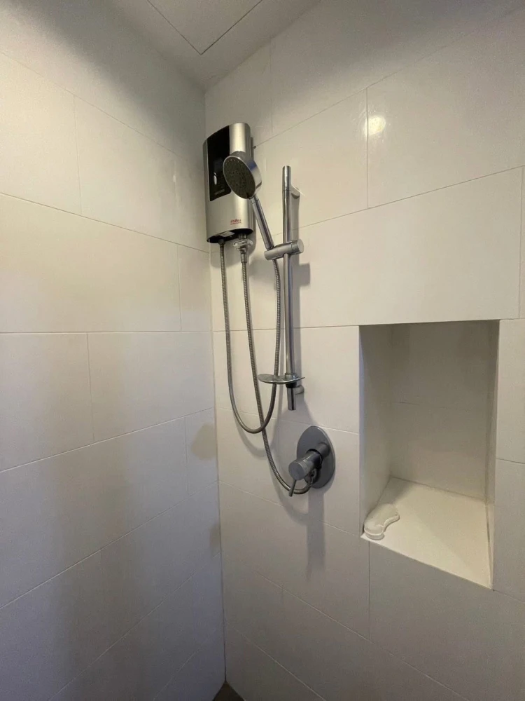 ขาย The Base Park East 1 ห้องนอน ชั้น 7 มาพร้อมเฟอร์นิเจอร์บิ้วอินอย่างดี พลาดแล้วจะเสียใจ