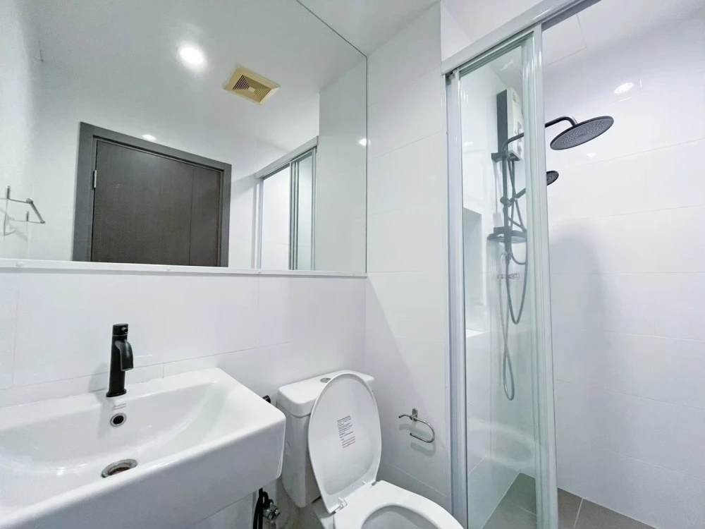 ขาย The Base Park West ห้องพร้อมอยู่ เฟอร์พร้อม ชั้นสูง จองเลย