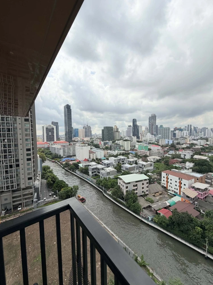 ขาย The Base Phetchaburi-Thonglor เฟอร์นิเจอร์ Fully furnished พร้อมเครื่องใช้ไฟฟ้าครบครัน รีบจองเลย