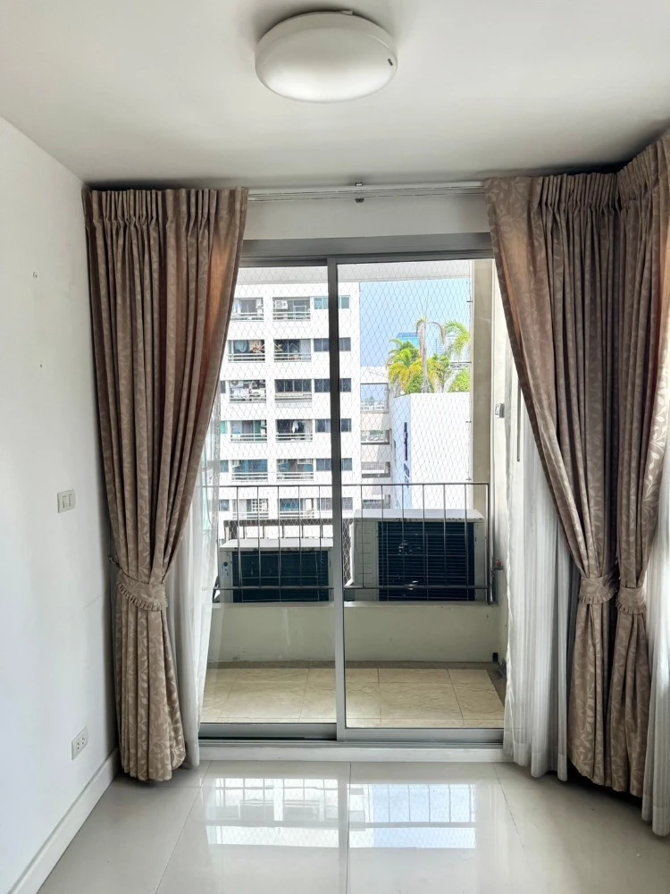 ขาย The Clover Thonglor ห้องเปล่า ชั้น 9 ห้องมุม ราคาดี สนใจจองเลย