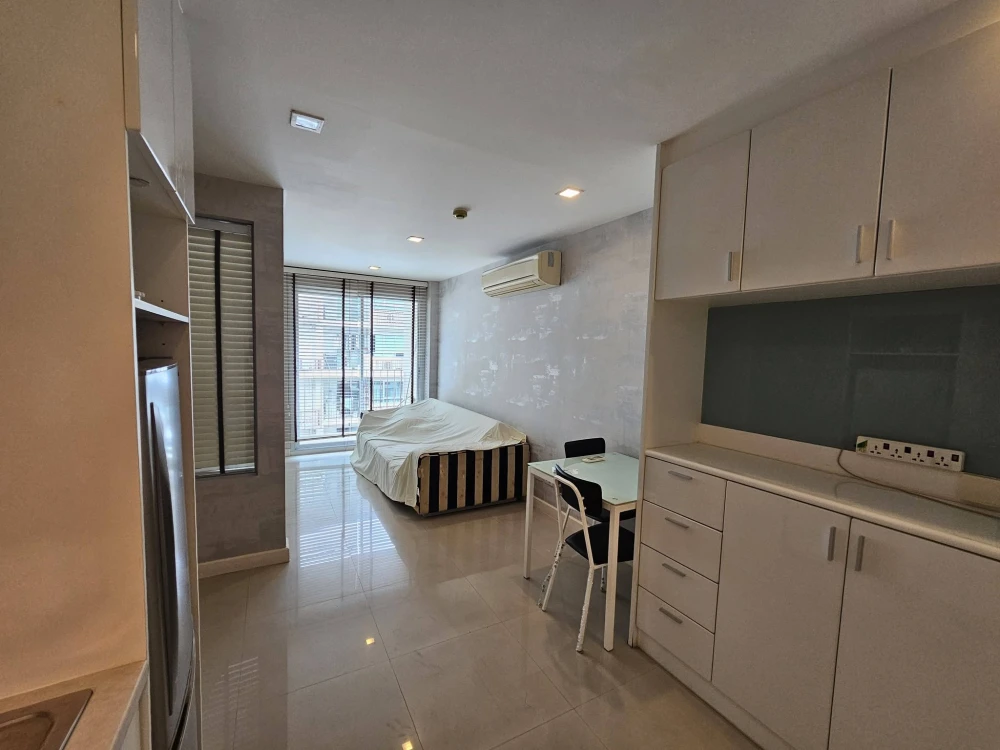 ขาย The Clover Thonglor 1 ห้องนอน 1 ห้องน้ำ ตกแต่งครบครัน ติดวอลเปเปอร์อย่างดี ไม่จองไหวหรอ