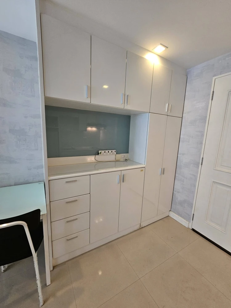 ขาย The Clover Thonglor 1 ห้องนอน 1 ห้องน้ำ ตกแต่งครบครัน ติดวอลเปเปอร์อย่างดี ไม่จองไหวหรอ