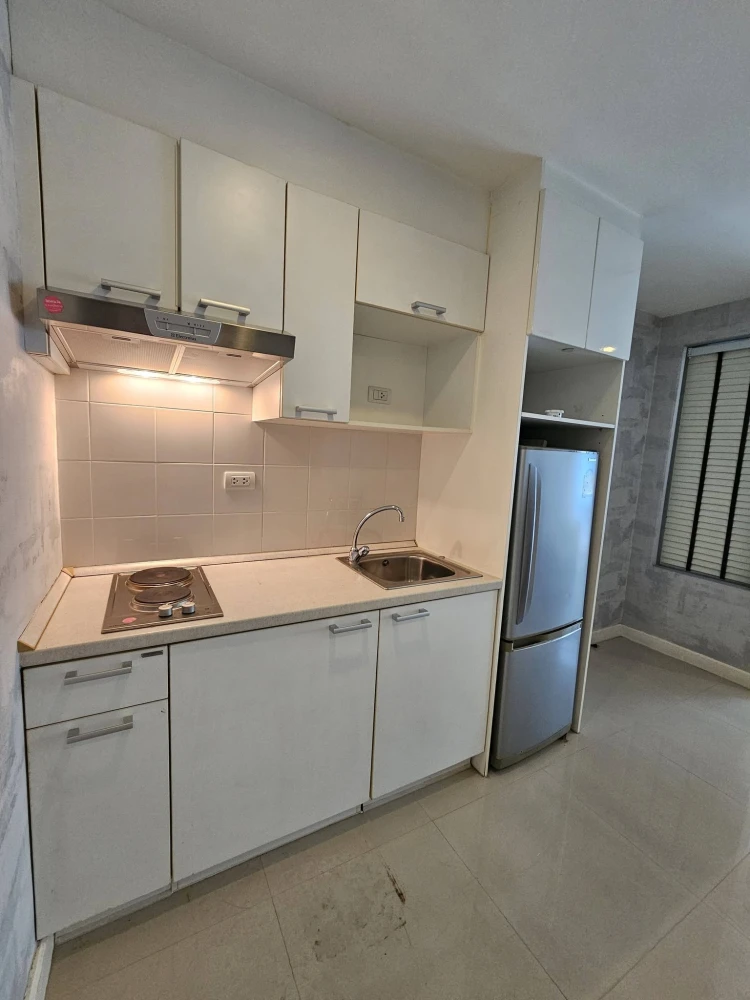 ขาย The Clover Thonglor 1 ห้องนอน 1 ห้องน้ำ ตกแต่งครบครัน ติดวอลเปเปอร์อย่างดี ไม่จองไหวหรอ