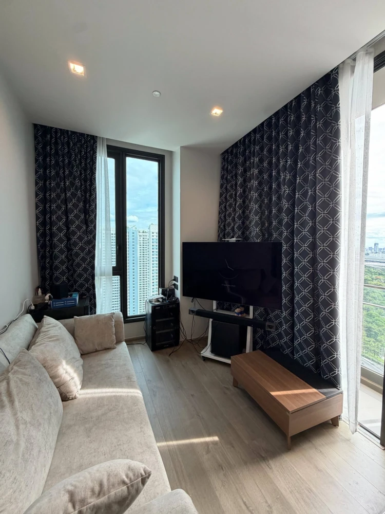 ขาย The Crest Park Residence ห้องอยู่ชั้น 30+ สูงมากๆ วิวสวนกระจก3ด้าน270องศา มีระเบียงด้านหน้าด้านหลัง ตัวห้องไม่ติดห้องไหนเลย