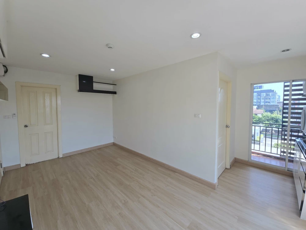 ขาย The Crystal Condominium ห้องเปล่าโล่ง ชั้นไม่สูง กว้างขวางอยู่สบาย จองเลย