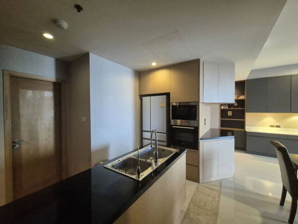 ขาย The Empire Place สาทร ห้องกว้างมากๆ ตกแต่งด้วยเฟอร์ฯอย่างดีมีคุณภาพ ต้องจอง
