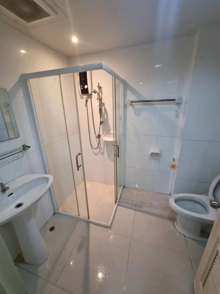 ขาย The Escape Condominium Sukhumvit 101/1 1 ห้องนอน 1 ห้องน้ำ มาพร้อมเฟอร์ครบครัน เข้าอยู่ได้เลยจ้า