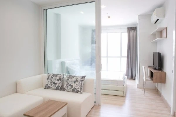 ขาย The Hotel Serviced ห้องตกแต่งโทรสีขาวสบายตา อุปกรณ์เครื่องใช้ไฟฟ้าครบครัน พร้อมเข้าอยู่แล้ว