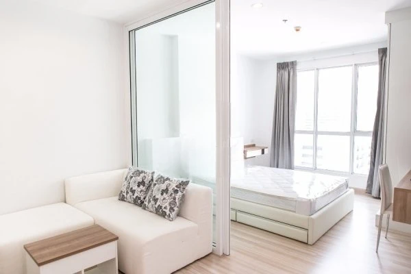 ขาย The Hotel Serviced ห้องตกแต่งโทรสีขาวสบายตา อุปกรณ์เครื่องใช้ไฟฟ้าครบครัน พร้อมเข้าอยู่แล้ว