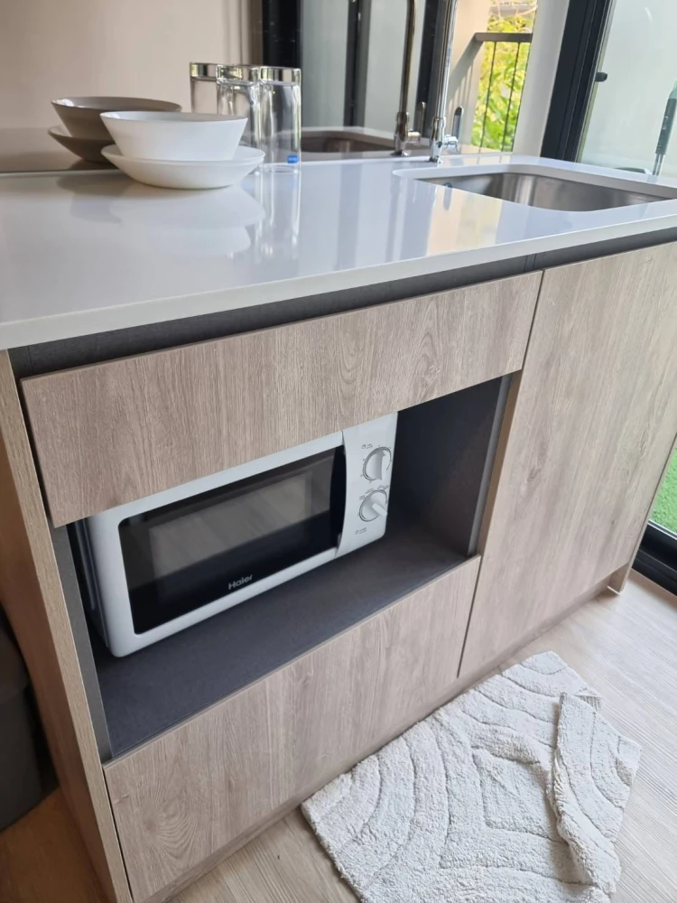 ขาย The Indeed Condo Amata ห้องน่าอยู่ มาพร้อมเฟอร์และเครื่องใช้ไฟฟ้าครบครัน รีบจองเลย