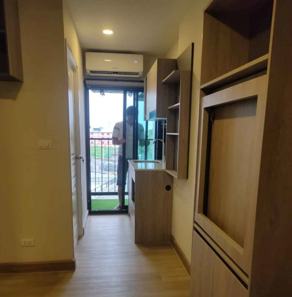 ขาย The Indeed Condo Amata 1 ห้องนอน 1 ห้องน้ำ บิ้วอินผนังหัวเตียงลายหินอ่อนสุดปัง เฟอร์ครบ จองเลย