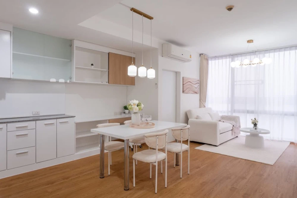 ขาย The IRIS Rama 9-Srinakarin  ชั้น 6 อาคาร เอฟ ตกแต่งสวยมากๆ น่าอยู่สุดๆ พร้อมเฟอร์ฯครบๆ รีบจองเลย