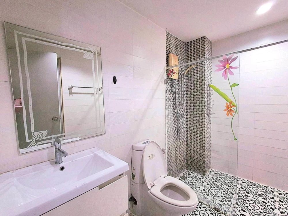 ขาย The IRIS Rama 9-Srinakarin ห้องกว้าง แต่งครบ สนใจรีบจองเลย ห้ามพลาด